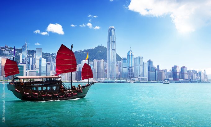 Кораблик с алыми парусами - один из символов Гонконга