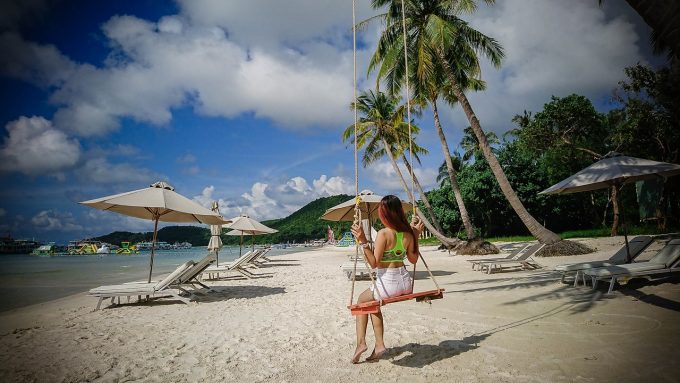 Пляж Бай Шао выглядит, как мечта: белый-белый песок, кокосовые пальмы и бирюзовая вода.