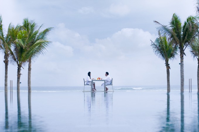 FUSION 2 POOLSIDE DINING
